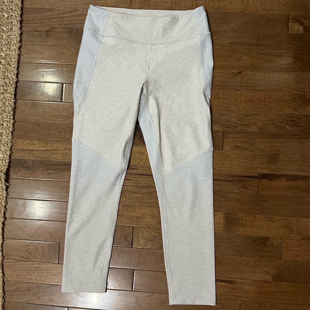 🚨LAST CHANCE🚨 Outdoor Voices Warmup Leggings medium tri Gray Tan